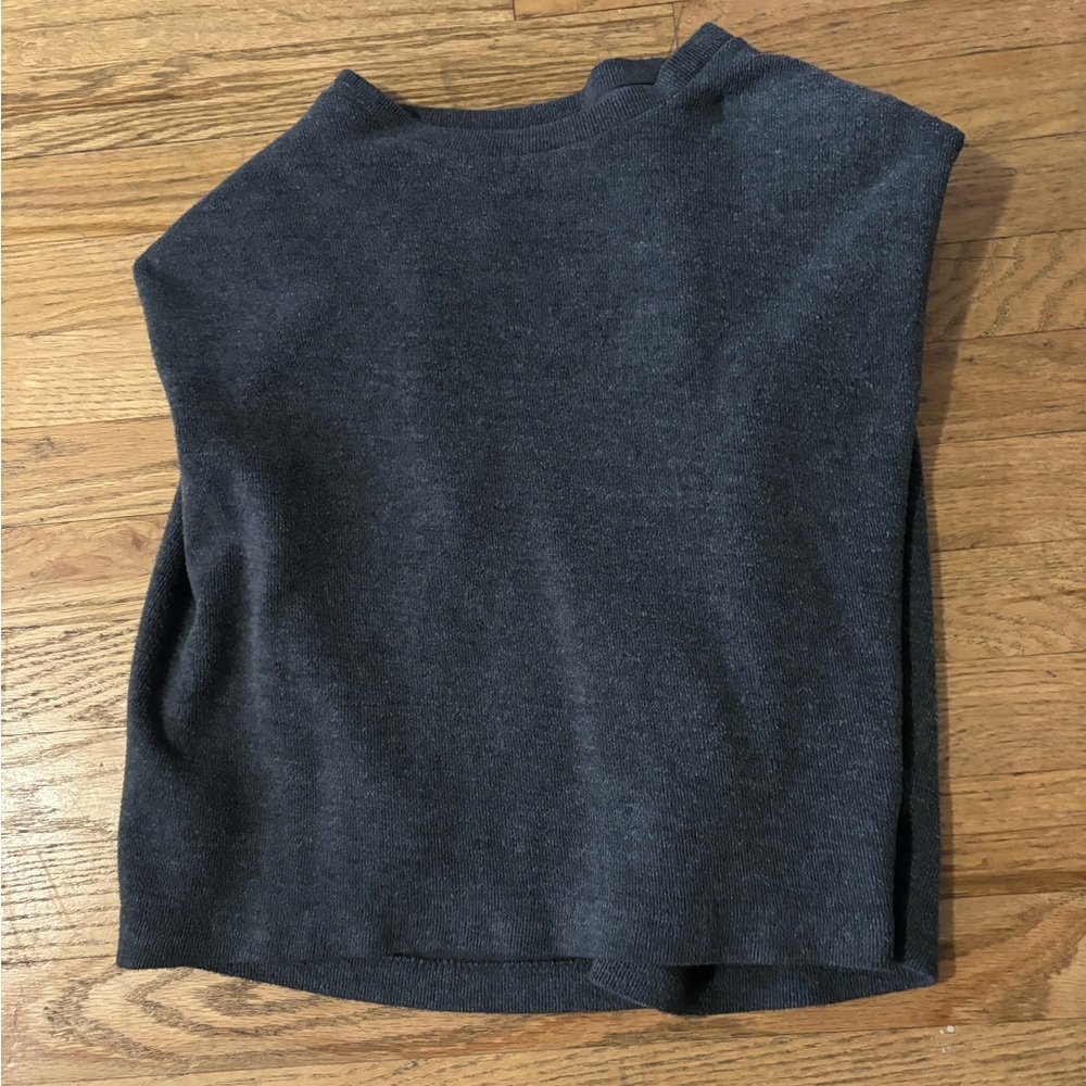 Aritizia babaton shoulder pad shirt